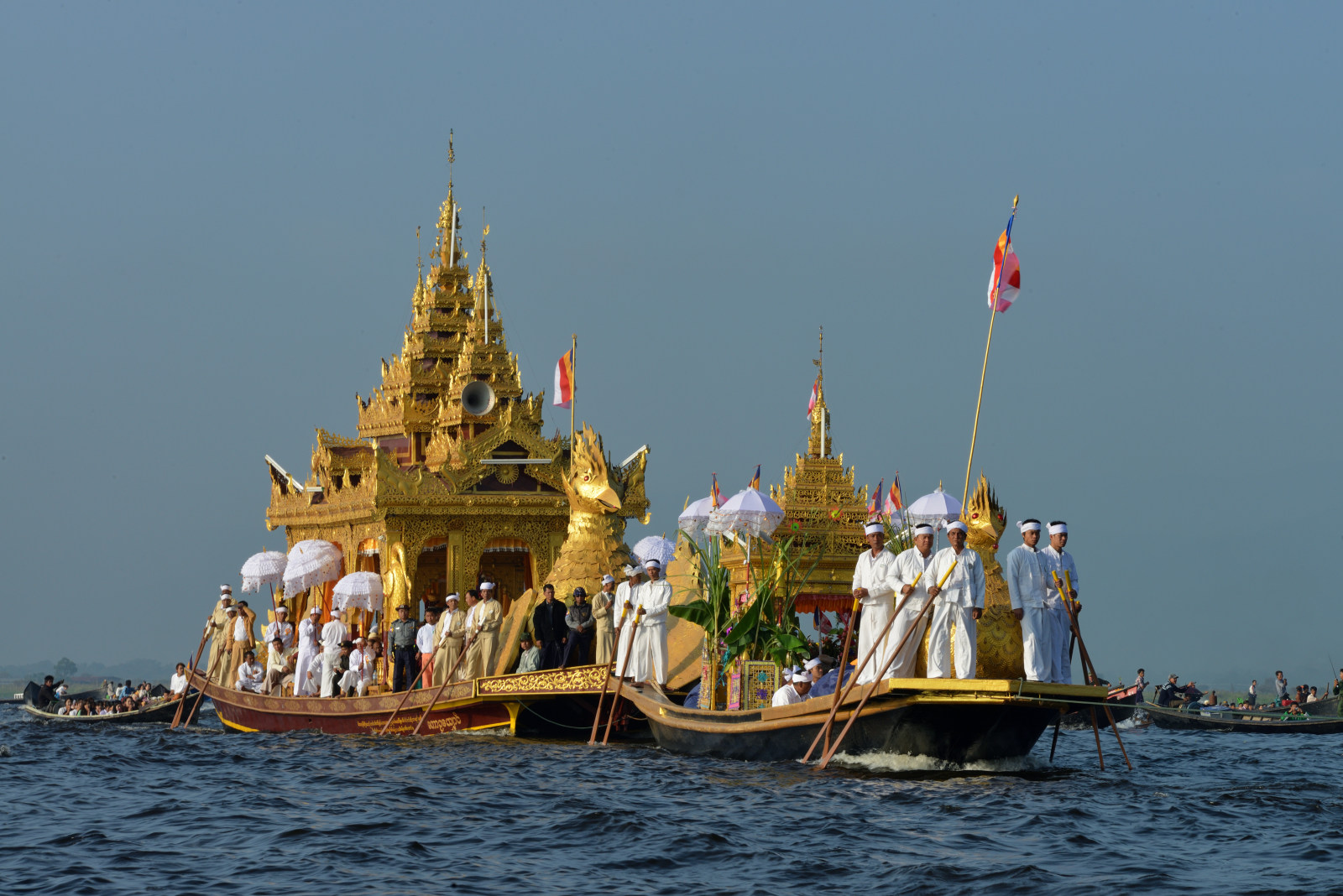 Celebrations and Festivals: sailing on Inlay lake